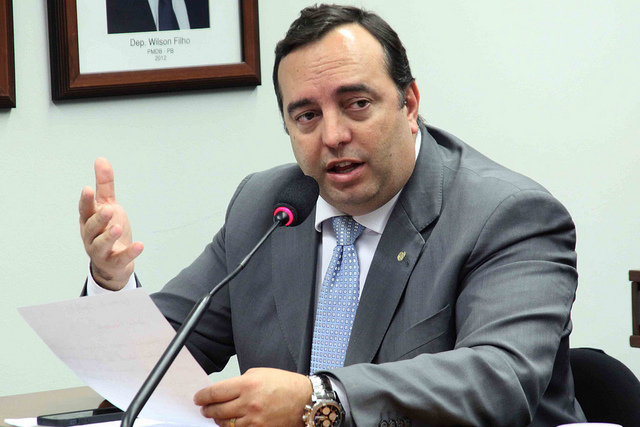 Crise em governo tucano, derruba secretário de segurança do PR